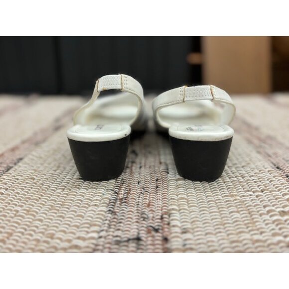 Cabin Creek Ladies 8M White Slingback Flats With Knot Design - Picture 2 of 7